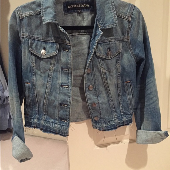 Light wash denim jacket - Picture 2 of 3
